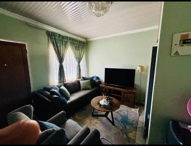 1 BEDROOM PROPERTY TO RENT IN RANDBURG CENTRAL